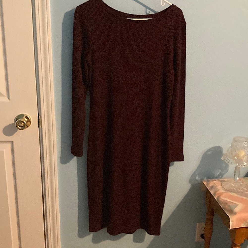 Brand- a new day, size small. Length is mid calf. Very soft,maroon.cute w/boots.